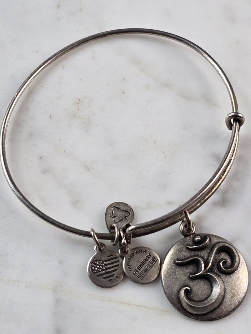 Womens Vintage Estate Alex & Ani Om Symbol Charm Bracelet  E4096